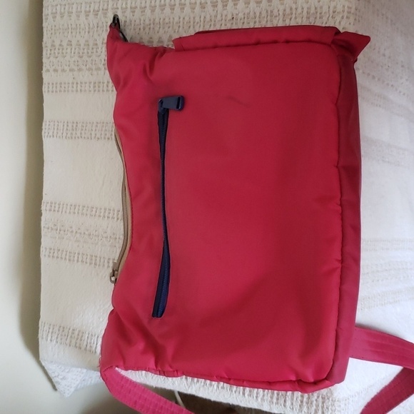 Lug 'swing' crossbody bag, hot pink, 3 sectioned pockets. - Picture 4 of 11